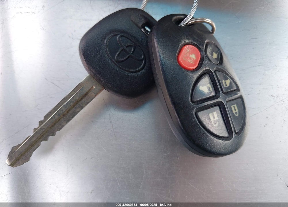 2011 TOYOTA SIENNA XLE V6 VIN: 5TDYK3DC9BS039639