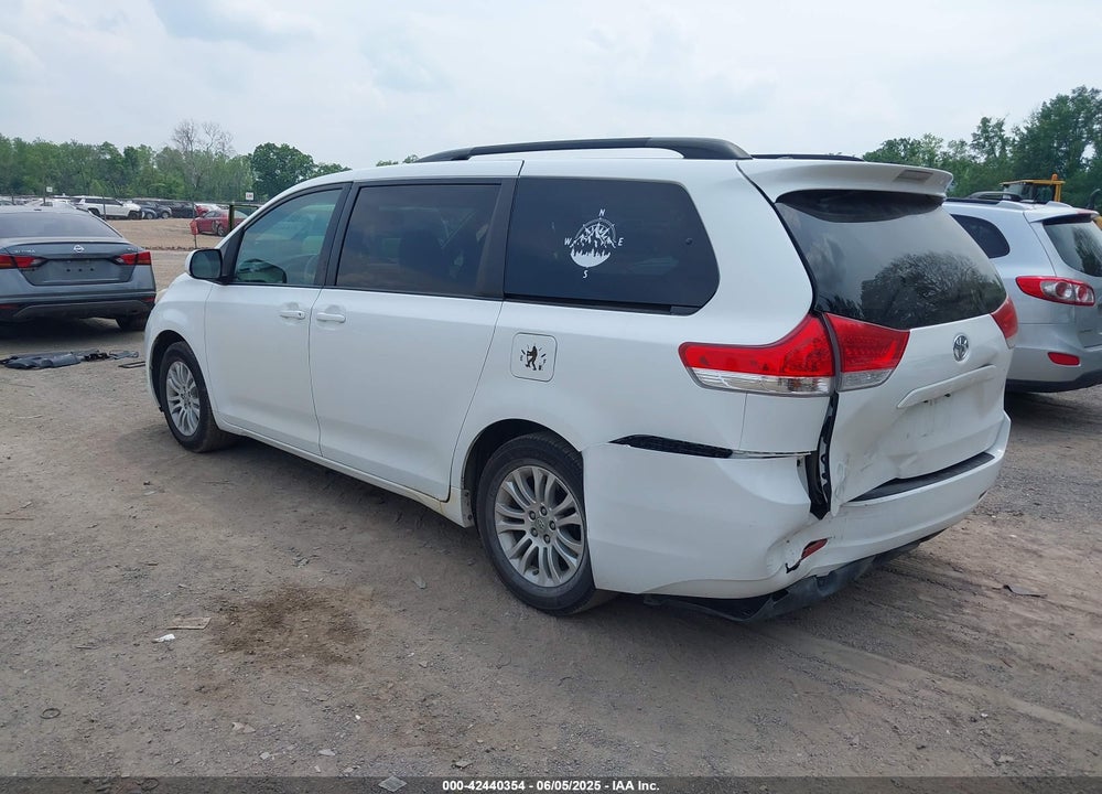 2011 TOYOTA SIENNA XLE V6 VIN: 5TDYK3DC9BS039639