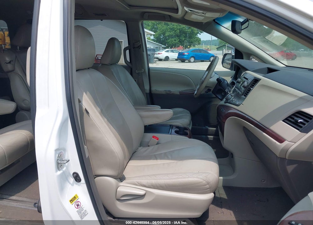 2011 TOYOTA SIENNA XLE V6 VIN: 5TDYK3DC9BS039639