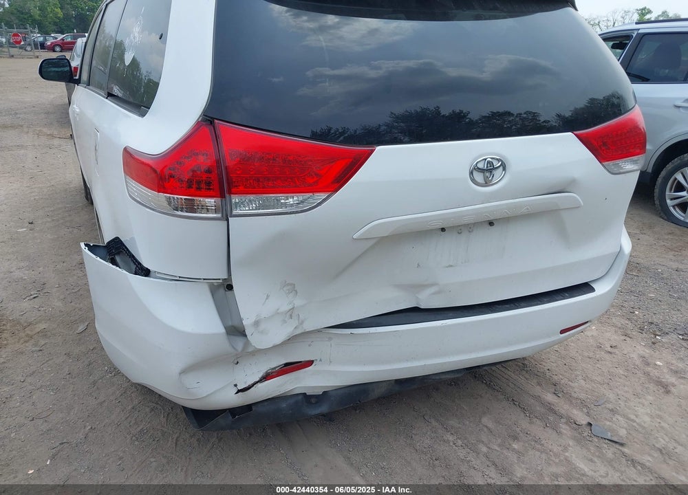 2011 TOYOTA SIENNA XLE V6 VIN: 5TDYK3DC9BS039639