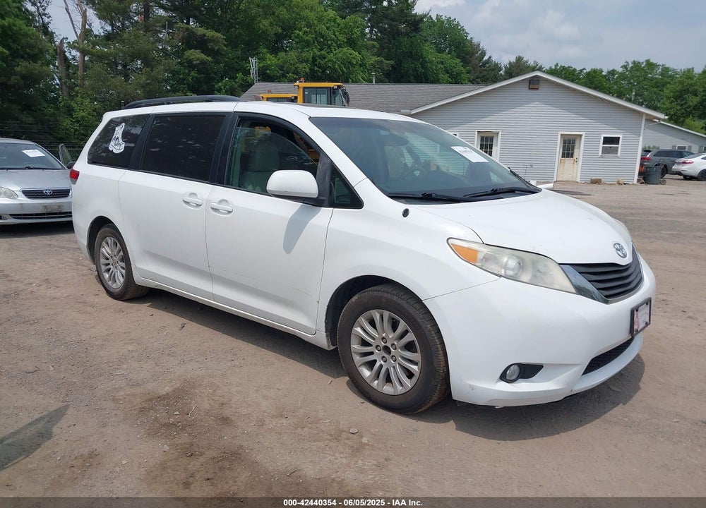 2011 TOYOTA SIENNA XLE V6 VIN: 5TDYK3DC9BS039639
