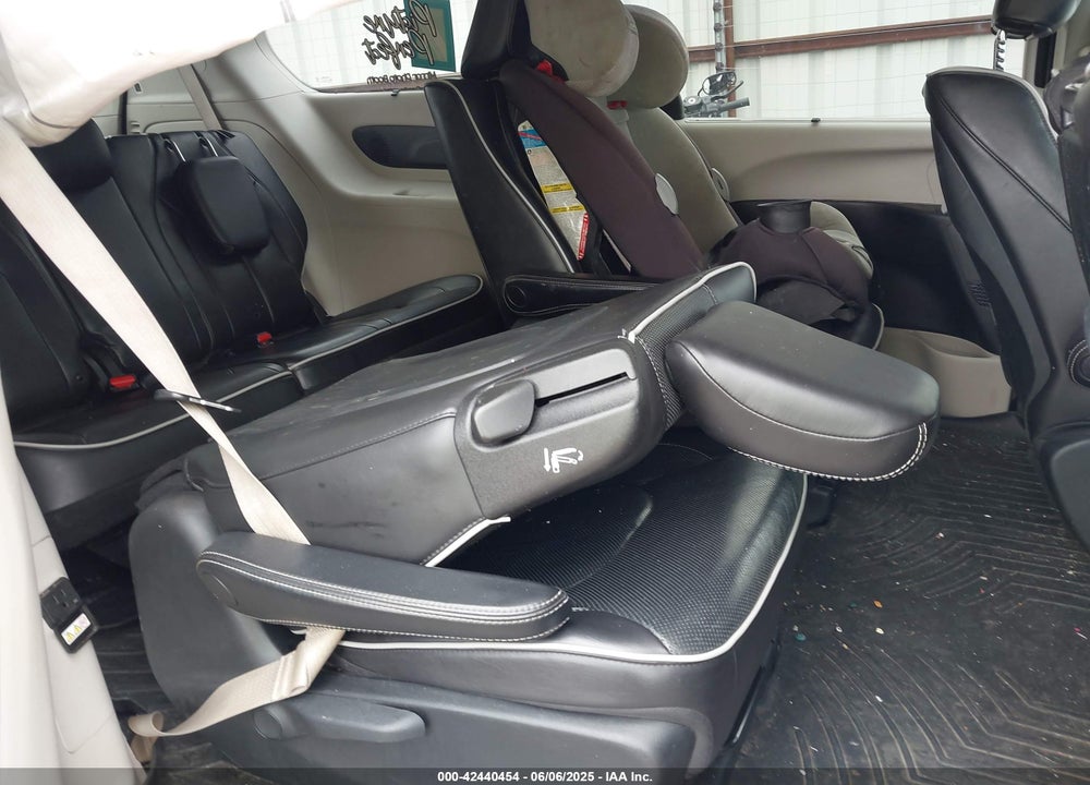 2021 CHRYSLER PACIFICA HYBRID LIMITED VIN: 2C4RC1S7XMR536528