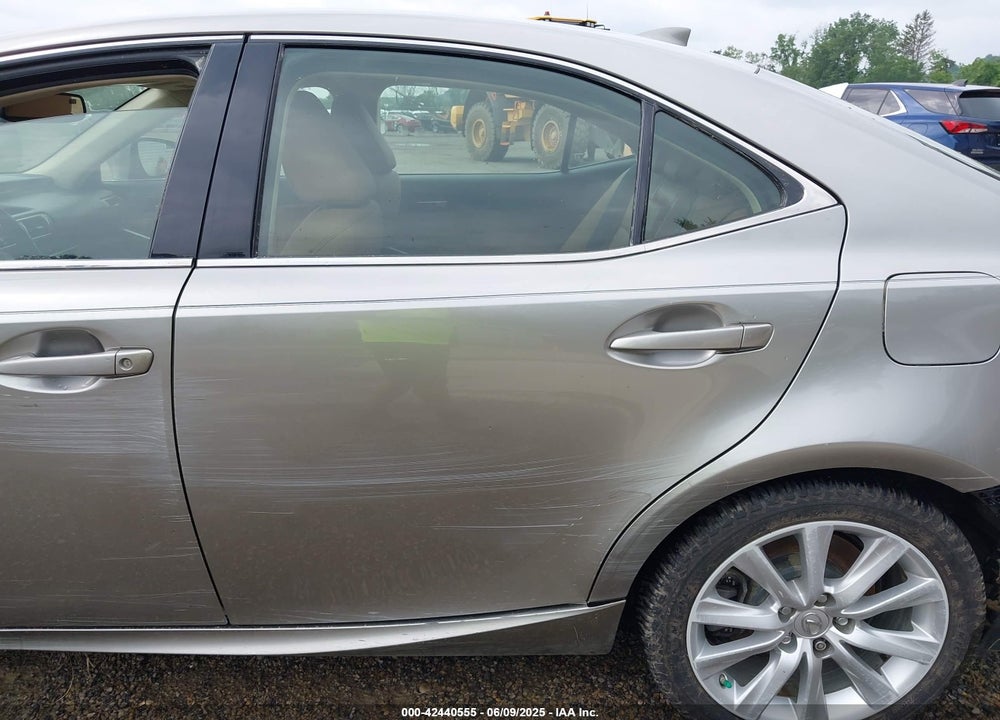 2016 LEXUS IS200T VIN: JTHBA1D20G5015102