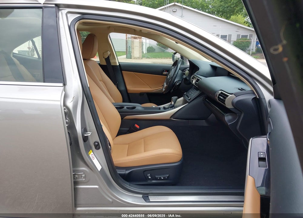 2016 LEXUS IS200T VIN: JTHBA1D20G5015102