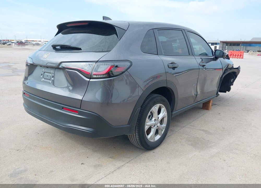 2024 HONDA HR-V VIN: 3CZRZ1H33RM739725