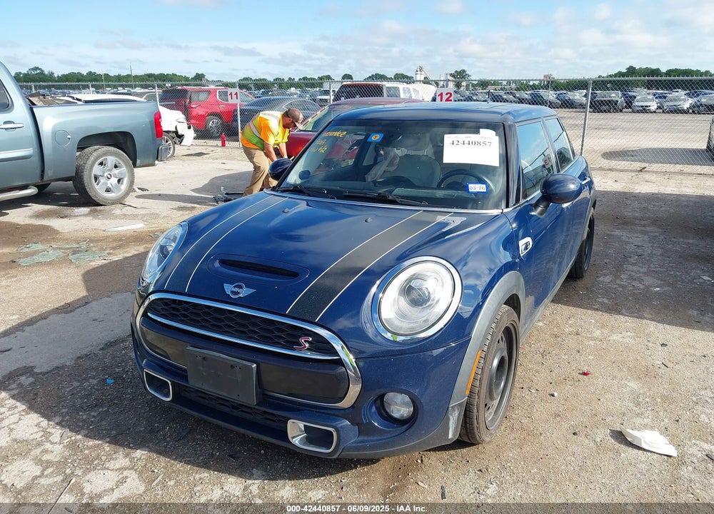 2016 MINI COOPER VIN: WMWXU3C51G2D31101