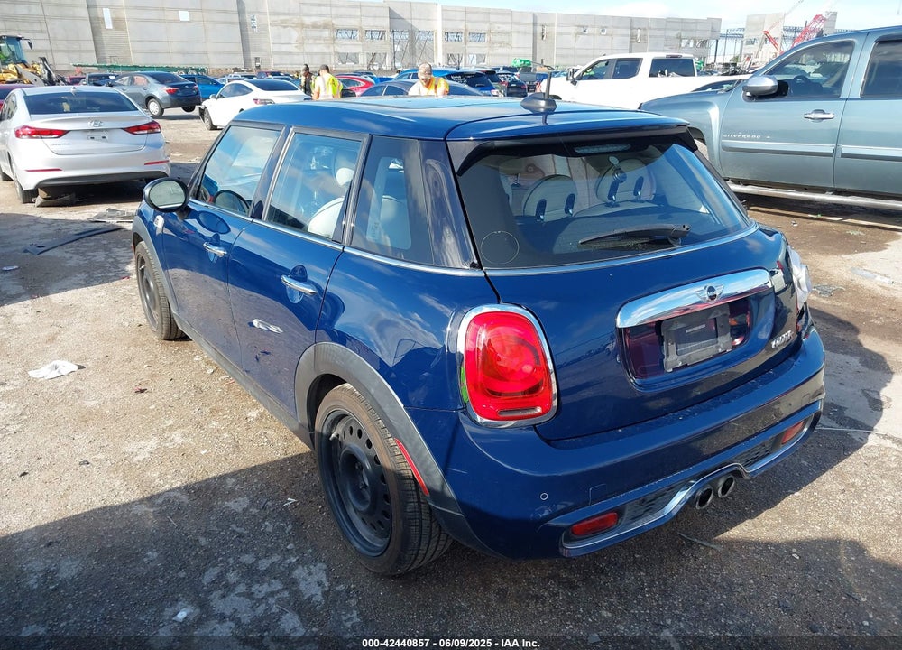 2016 MINI COOPER VIN: WMWXU3C51G2D31101