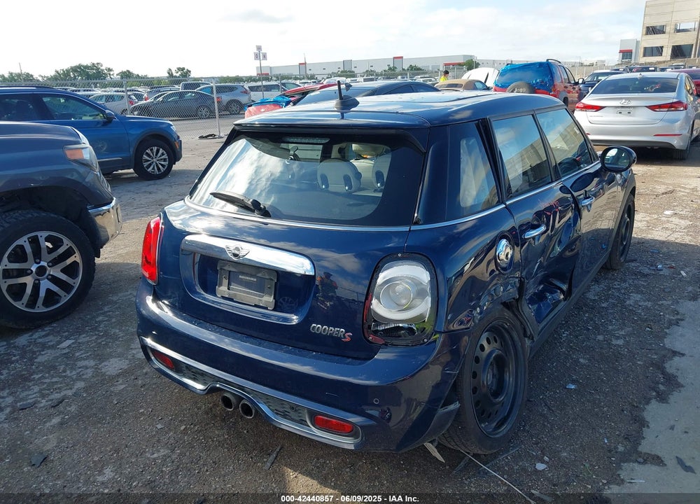 2016 MINI COOPER VIN: WMWXU3C51G2D31101