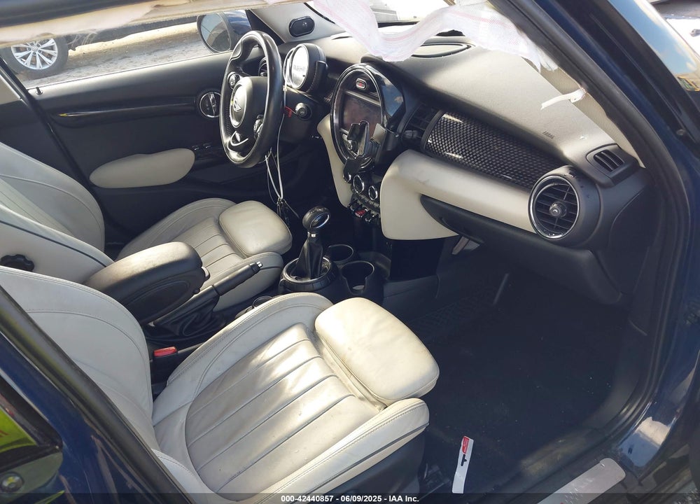2016 MINI COOPER VIN: WMWXU3C51G2D31101