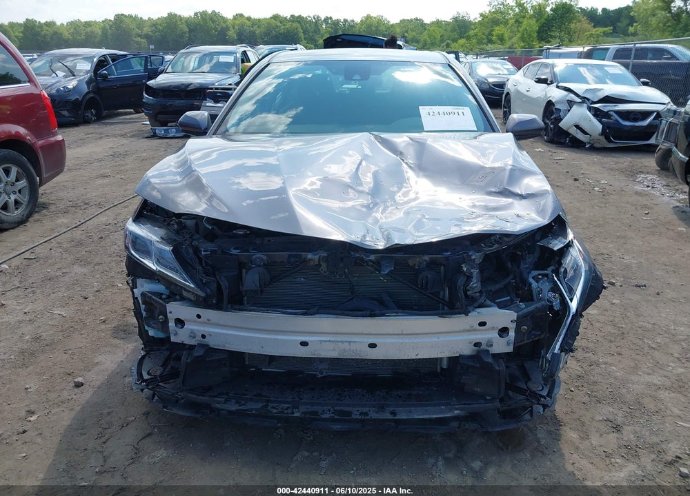 2019 TOYOTA CAMRY LE VIN: 4T1B11HK8KU830802