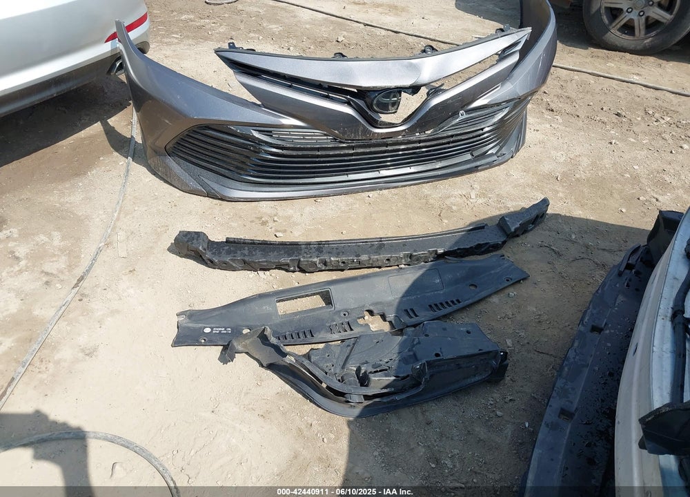 2019 TOYOTA CAMRY LE VIN: 4T1B11HK8KU830802