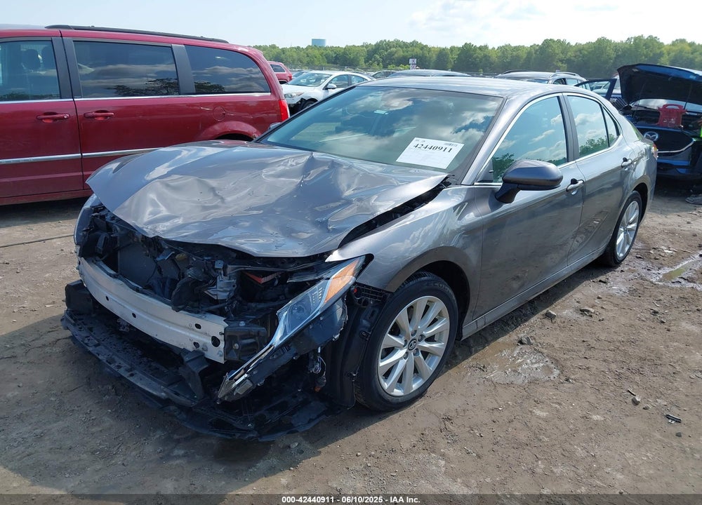 2019 TOYOTA CAMRY LE VIN: 4T1B11HK8KU830802