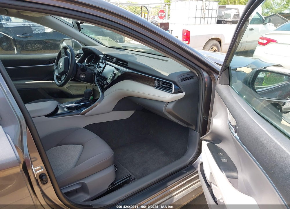 2019 TOYOTA CAMRY LE VIN: 4T1B11HK8KU830802