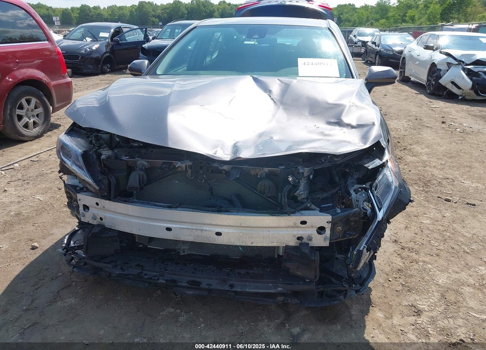 2019 TOYOTA CAMRY LE VIN: 4T1B11HK8KU830802