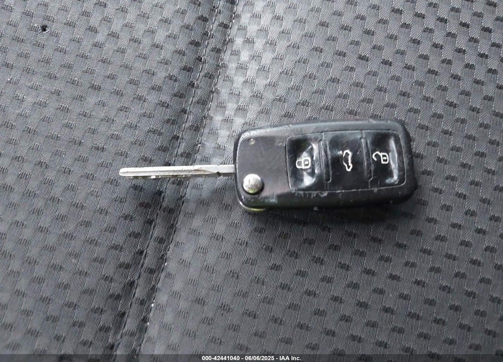 2014 VOLKSWAGEN JETTA VIN: 3VW2K7AJ0EM320309