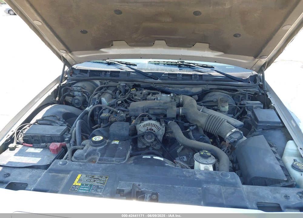 2004 MERCURY GRAND MARQUIS VIN: 2MEFM74W54X673359