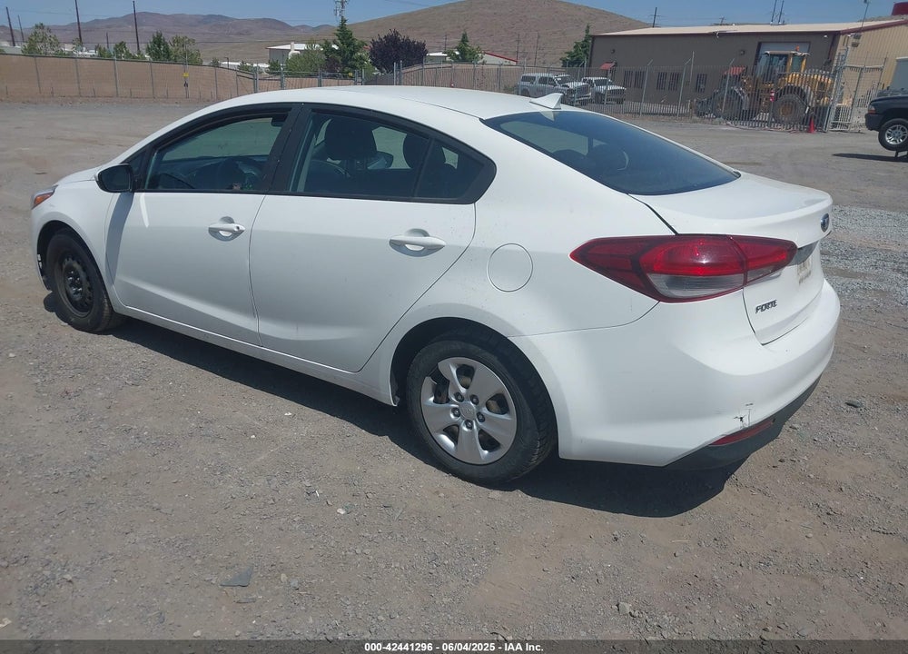 2018 KIA FORTE LX VIN: 3KPFK4A74JE184908