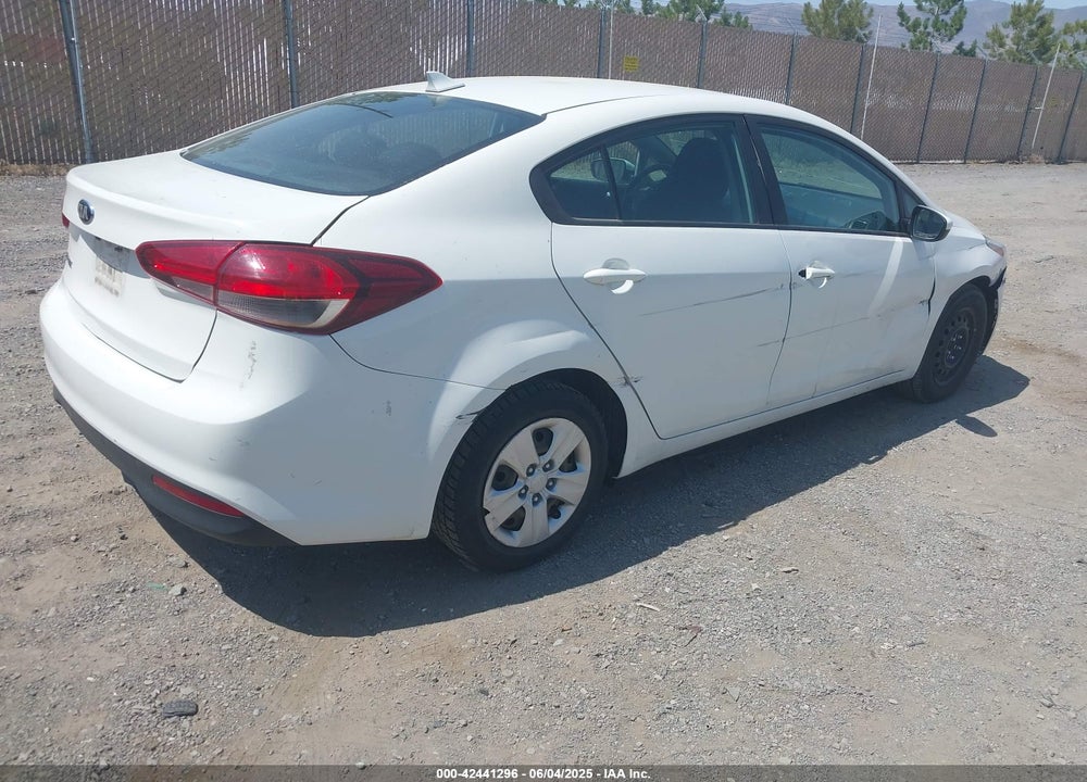2018 KIA FORTE LX VIN: 3KPFK4A74JE184908