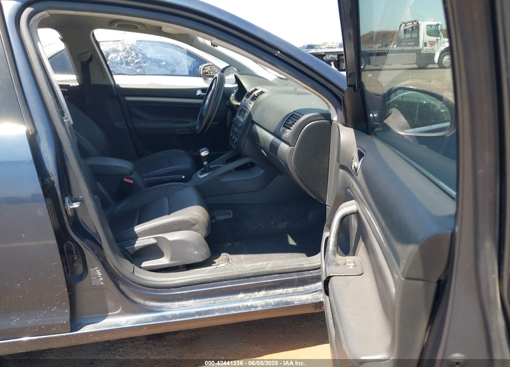 2005 VOLKSWAGEN JETTA 2.5 VIN: 3VWRG71K05M644658