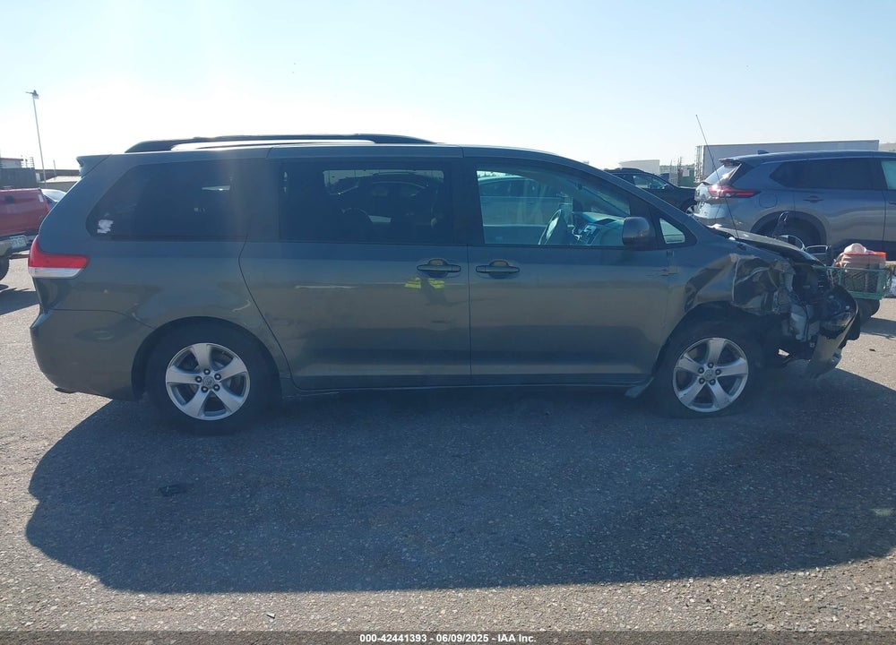 2011 TOYOTA SIENNA LE V6 VIN: 5TDKK3DC9BS012415