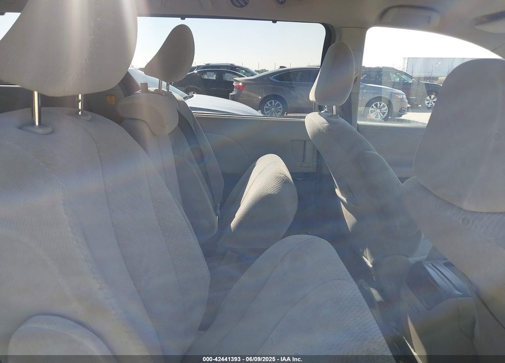 2011 TOYOTA SIENNA LE V6 VIN: 5TDKK3DC9BS012415