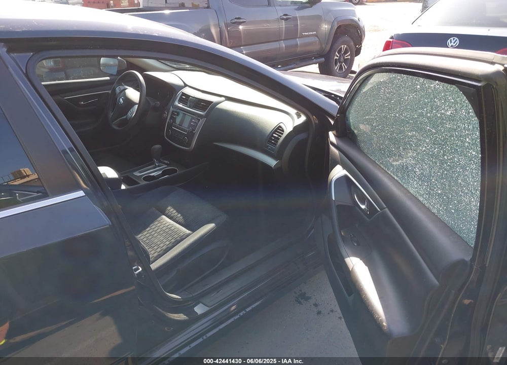 2017 NISSAN ALTIMA VIN: 1N4AL3APXHN305387