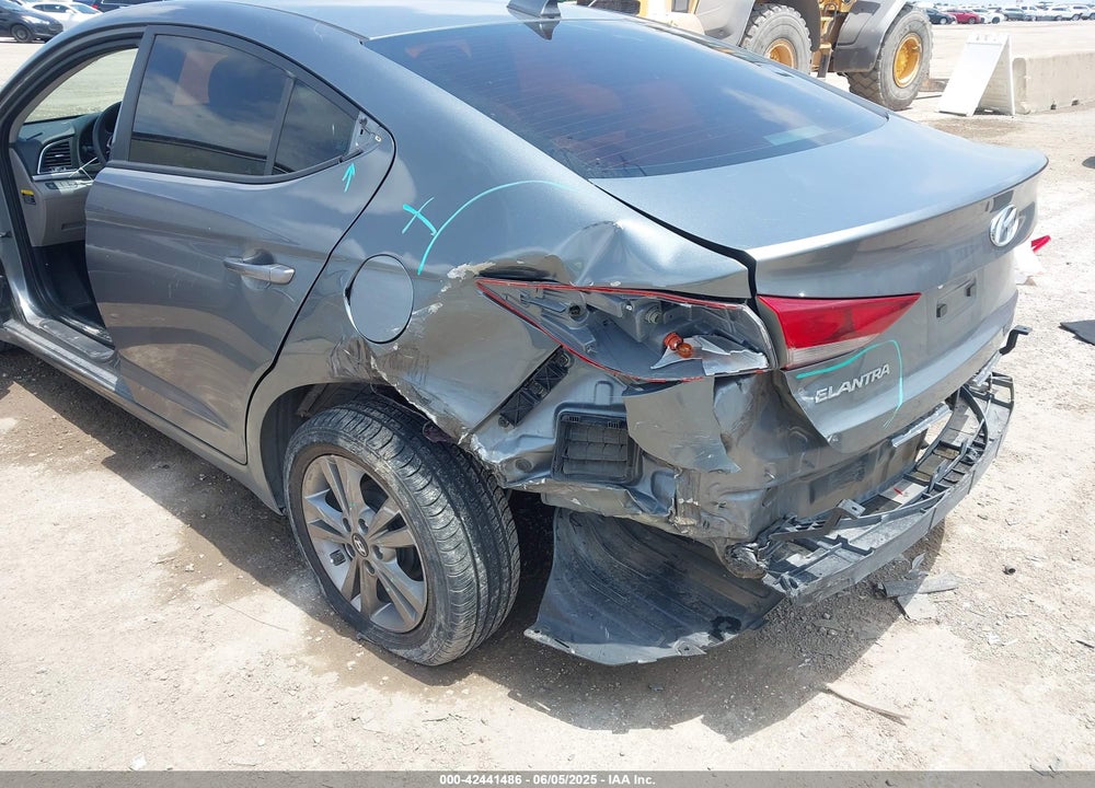 2017 HYUNDAI ELANTRA VIN: KMHD84LF5HU061037