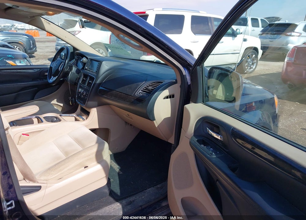 2016 DODGE GRAND CARAVAN VIN: 2C4RDGCG6GR273926