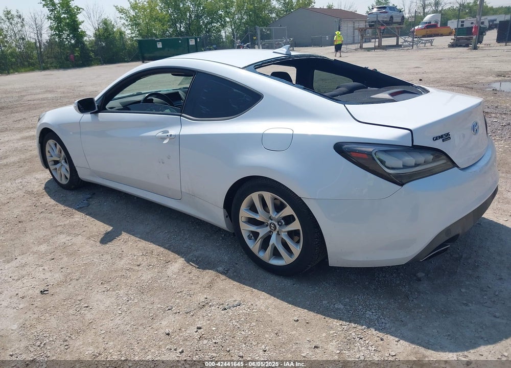 2016 HYUNDAI GENESIS VIN: KMHHT6KJ9GU131607