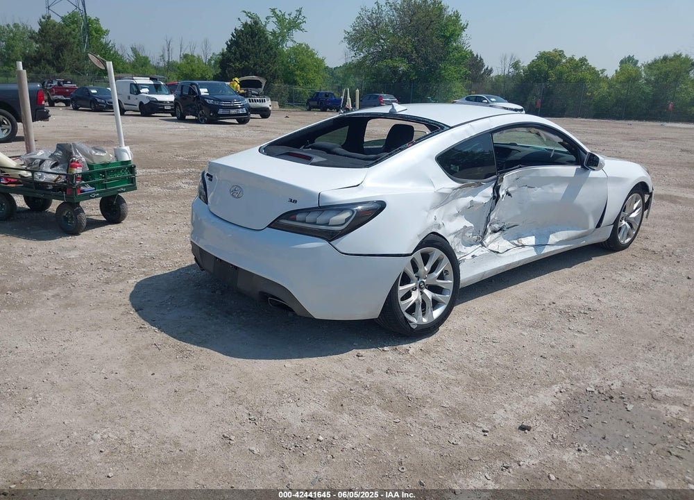 2016 HYUNDAI GENESIS VIN: KMHHT6KJ9GU131607
