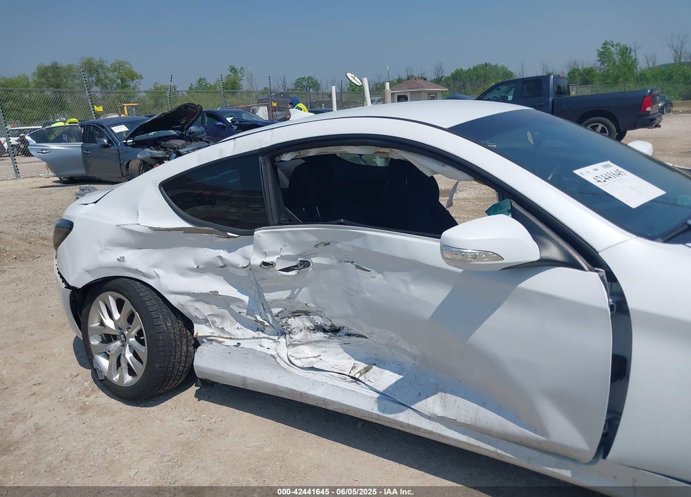 2016 HYUNDAI GENESIS VIN: KMHHT6KJ9GU131607