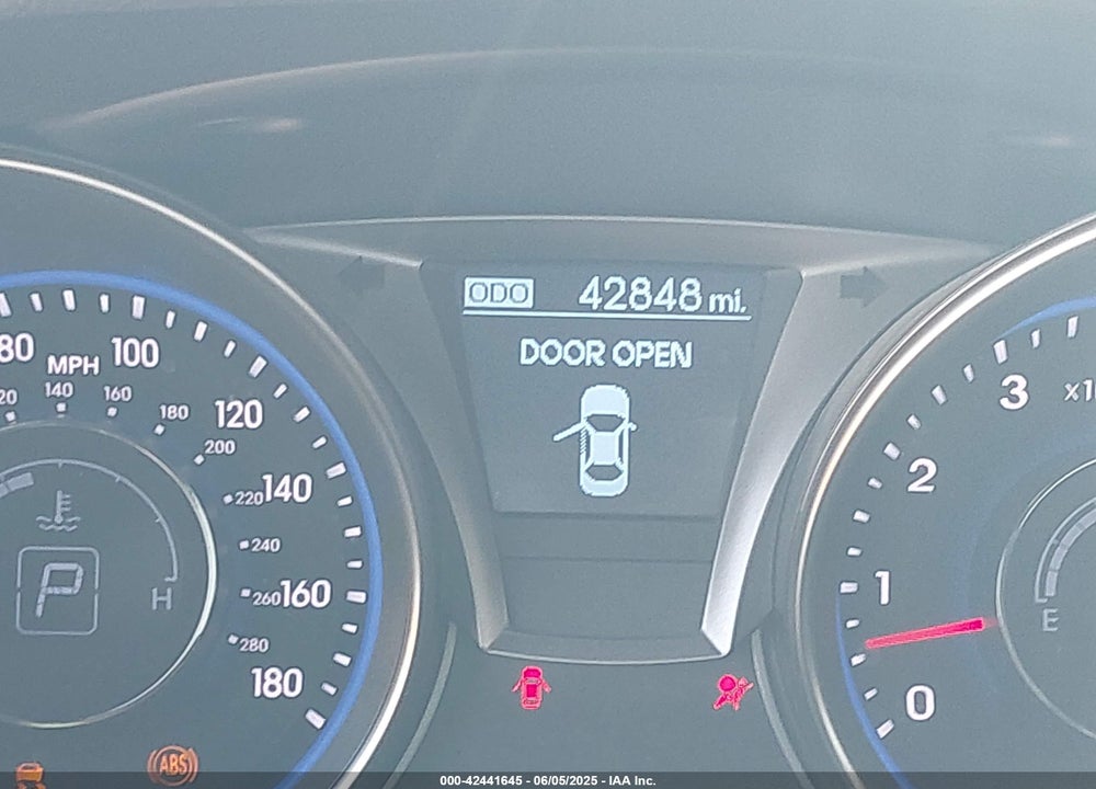 2016 HYUNDAI GENESIS VIN: KMHHT6KJ9GU131607