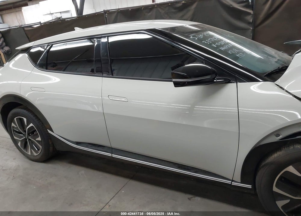 2022 KIA EV6 VIN: KNDC34LA8N5056956