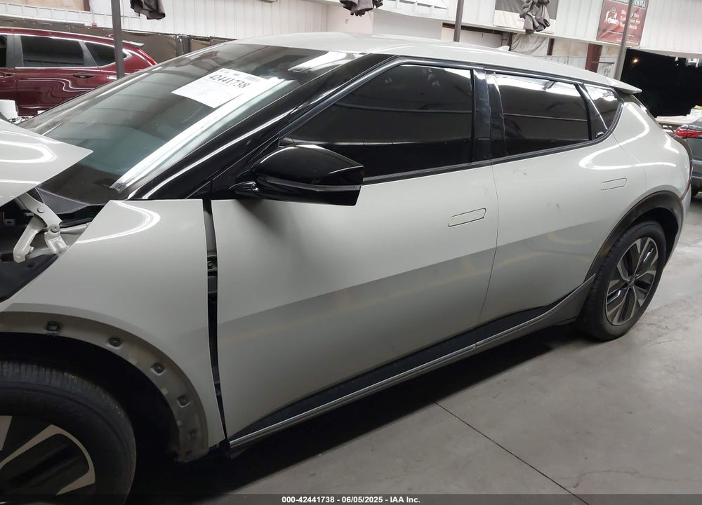 2022 KIA EV6 VIN: KNDC34LA8N5056956