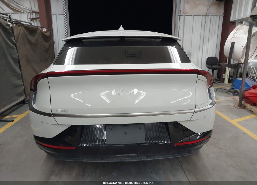 2022 KIA EV6 VIN: KNDC34LA8N5056956