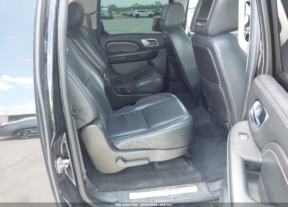 2013 CADILLAC ESCALADE ESV VIN: 1GYS4KEF2DR242077