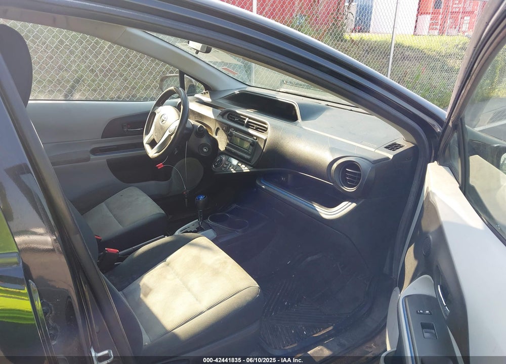 2013 TOYOTA PRIUS C TWO VIN: JTDKDTB34D1031838