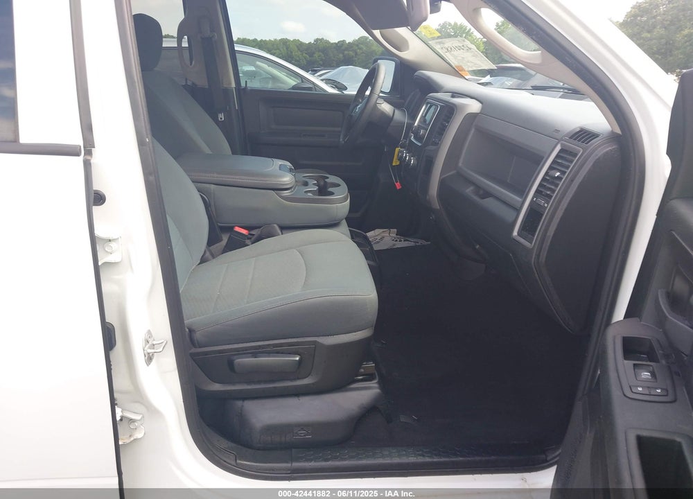 2020 RAM 1500 CLASSIC VIN: 3C6RR6KG4LG128081