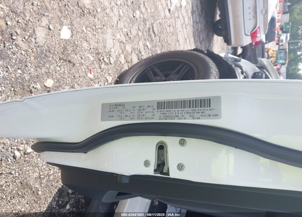 2020 RAM 1500 CLASSIC VIN: 3C6RR6KG4LG128081