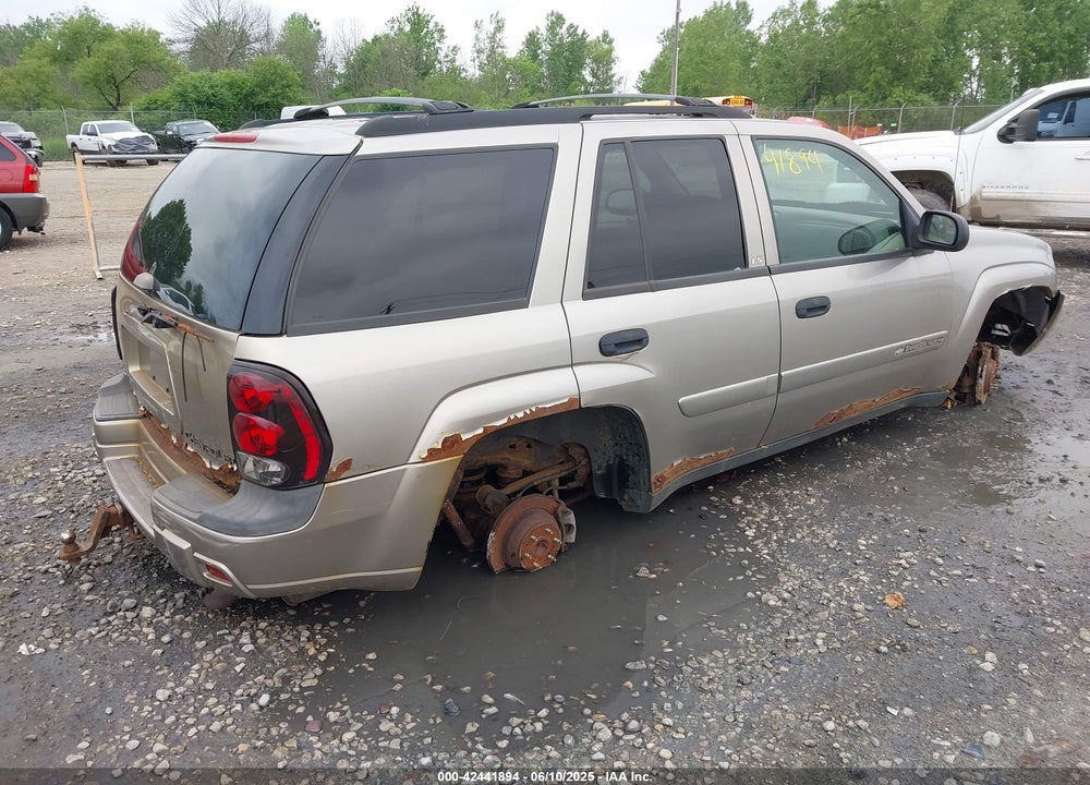 2002 CHEVROLET TRAILBLAZER LS VIN: 1GNDT13S522180215