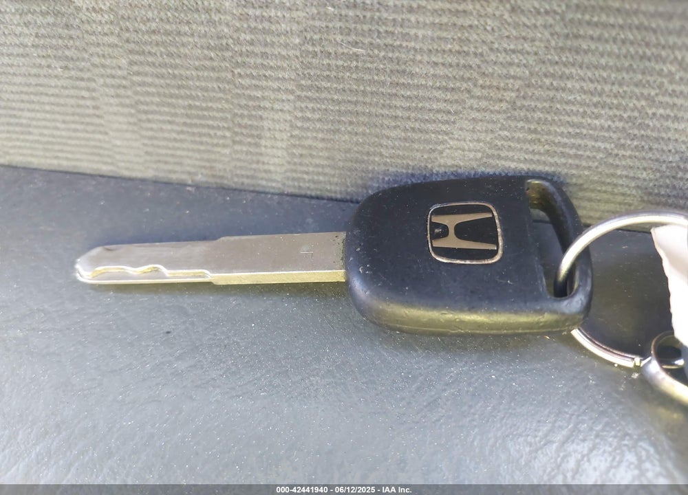 2005 HONDA CIVIC LX VIN: 2HGES16535H602341
