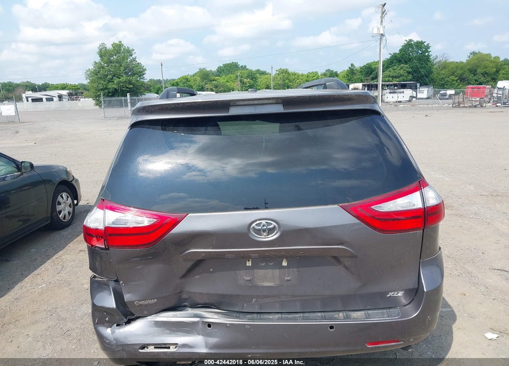 2017 TOYOTA SIENNA XLE 8 PASSENGER VIN: 5TDYZ3DC1HS767802