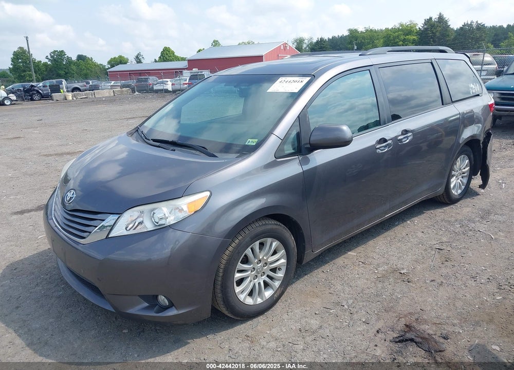 2017 TOYOTA SIENNA XLE 8 PASSENGER VIN: 5TDYZ3DC1HS767802