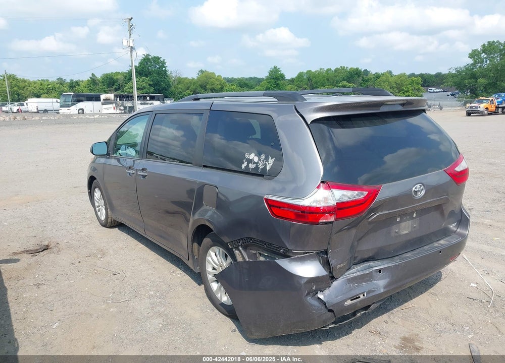 2017 TOYOTA SIENNA XLE 8 PASSENGER VIN: 5TDYZ3DC1HS767802