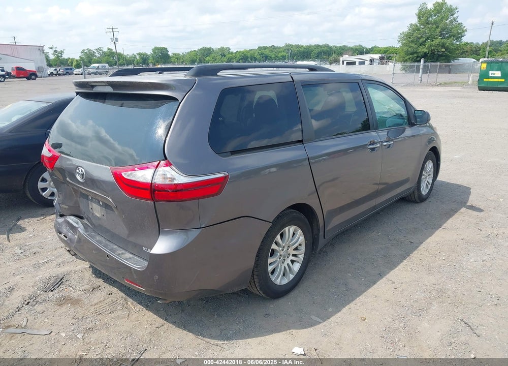 2017 TOYOTA SIENNA XLE 8 PASSENGER VIN: 5TDYZ3DC1HS767802