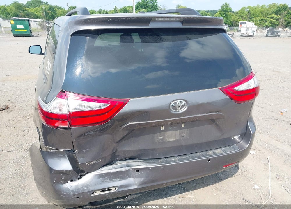 2017 TOYOTA SIENNA XLE 8 PASSENGER VIN: 5TDYZ3DC1HS767802
