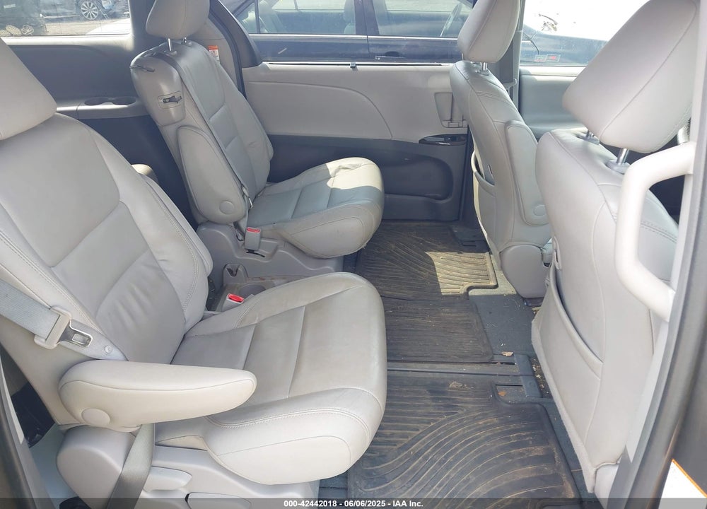 2017 TOYOTA SIENNA XLE 8 PASSENGER VIN: 5TDYZ3DC1HS767802