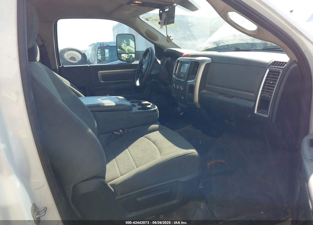 2015 RAM 5500 CHASSIS TRADESMAN/SLT VIN: 3C7WRMBL9FG567197