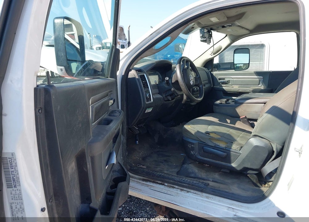 2015 RAM 5500 CHASSIS TRADESMAN/SLT VIN: 3C7WRMBL9FG567197