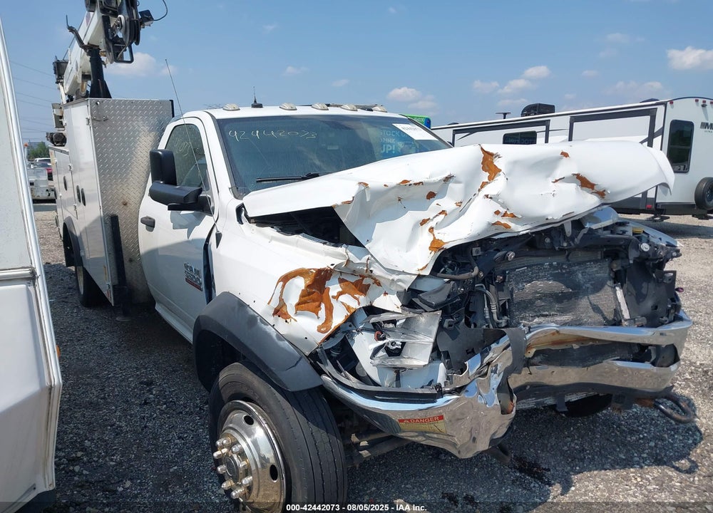 2015 RAM 5500 CHASSIS TRADESMAN/SLT VIN: 3C7WRMBL9FG567197